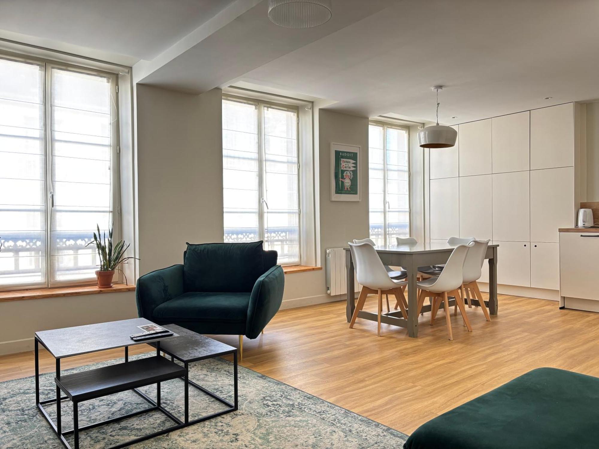 Bajocasse Duplex Spacieux 3 Ch 2 Sdb Cosy Plein Centre Decoration Elegante Proche Plages Du Debarquement Bayeux